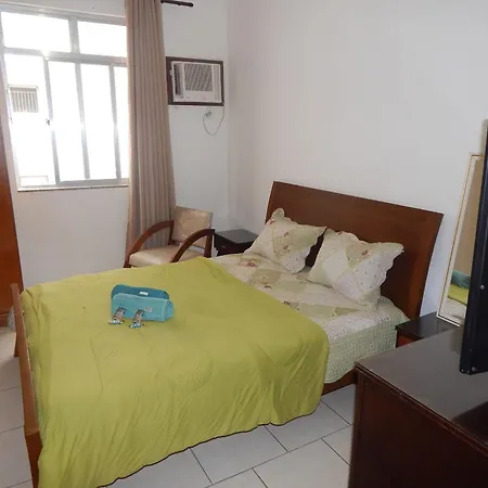 Espacoso Apto De 1 Quarto Na Quadra Da Praia